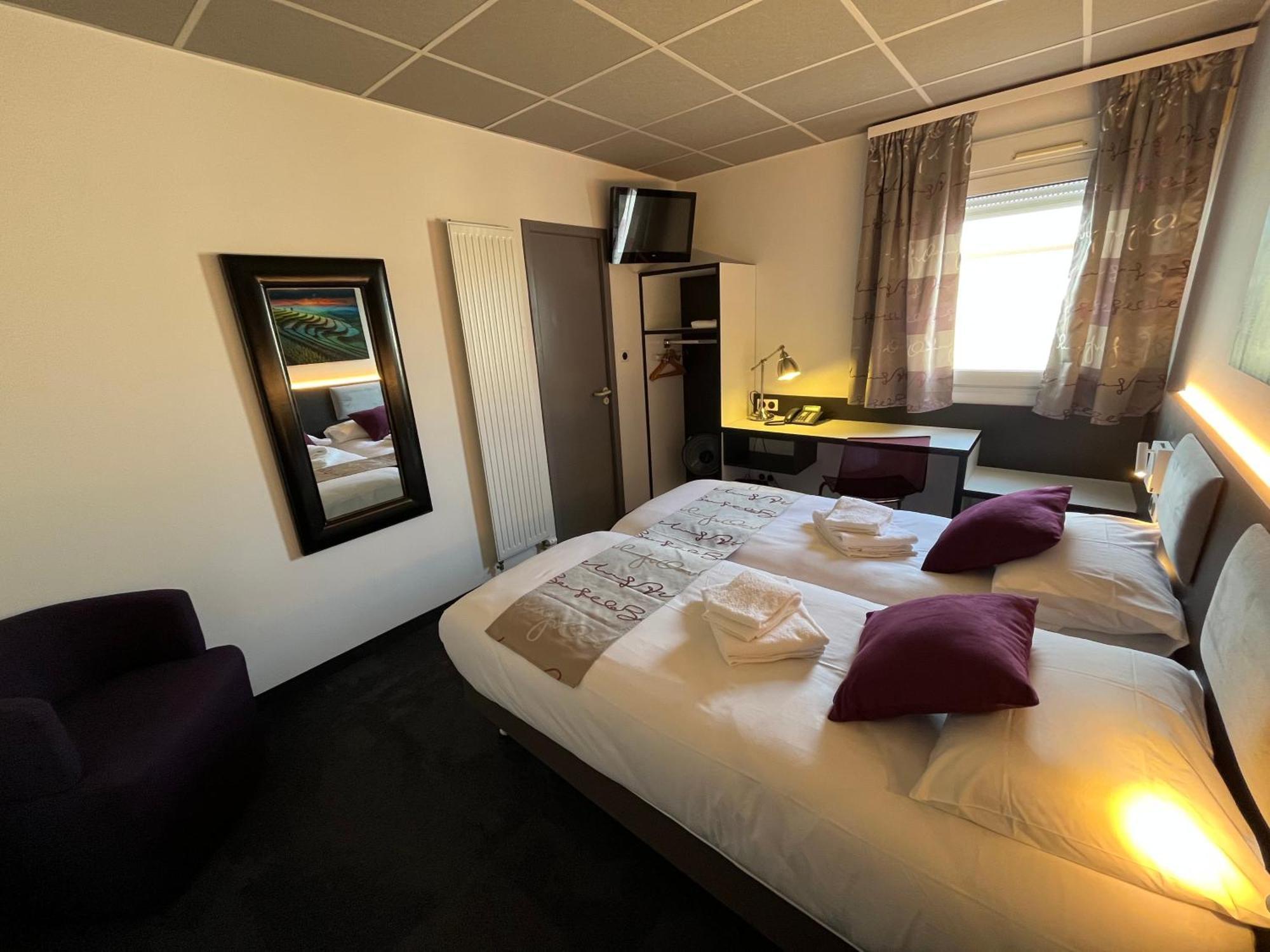 Brit Hotel Le Vesoul Exterior photo