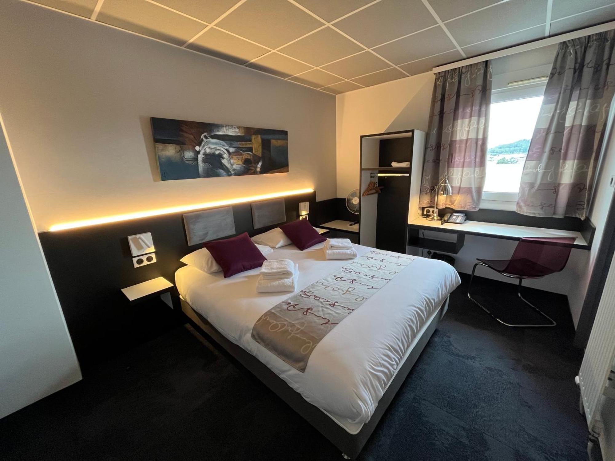 Brit Hotel Le Vesoul Exterior photo